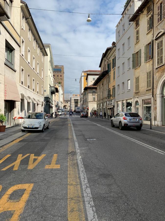 Appartamento Bilocale 1 Piazza Vittoria - Affitti Brevi Italia 布雷西亚 外观 照片